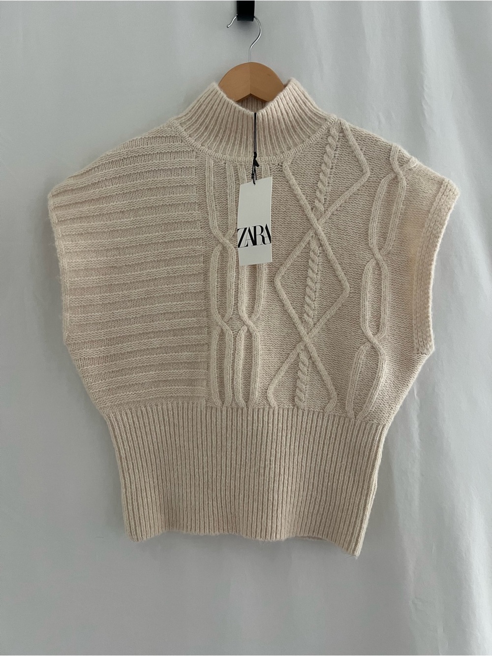NEW Zara Cream Cable-Knit Sleeveless Mock Neck Sweater Medium - Picture 2 of 6